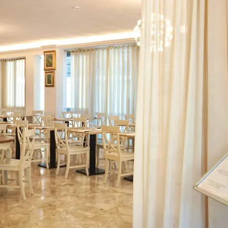 Hotel Altair 2*