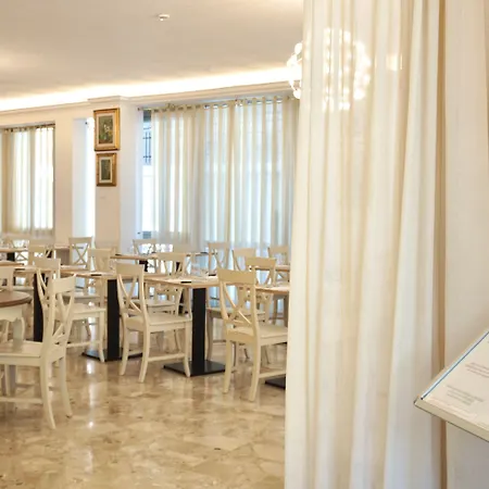 Hotel Altair 2*